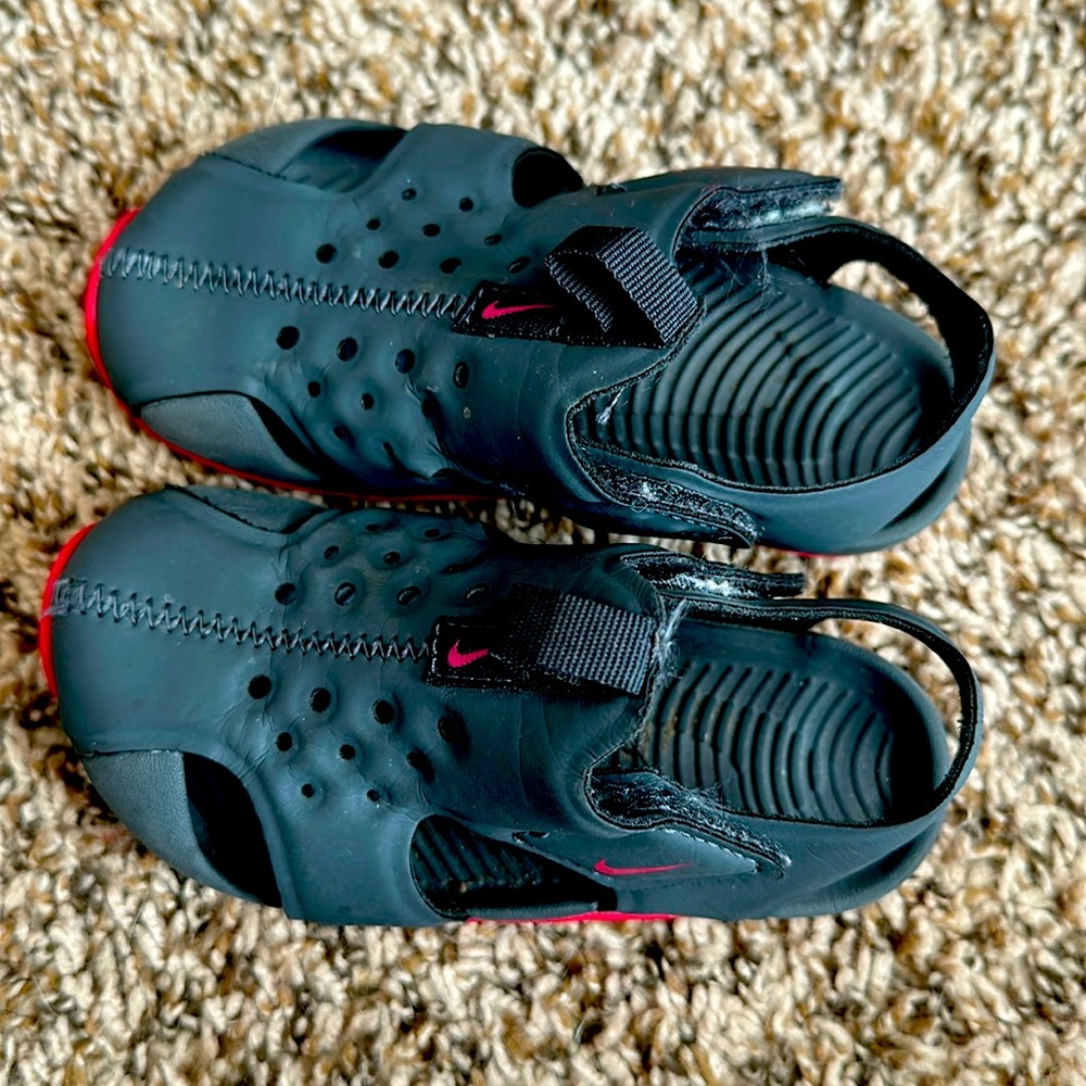 Like new Nike kids shoes